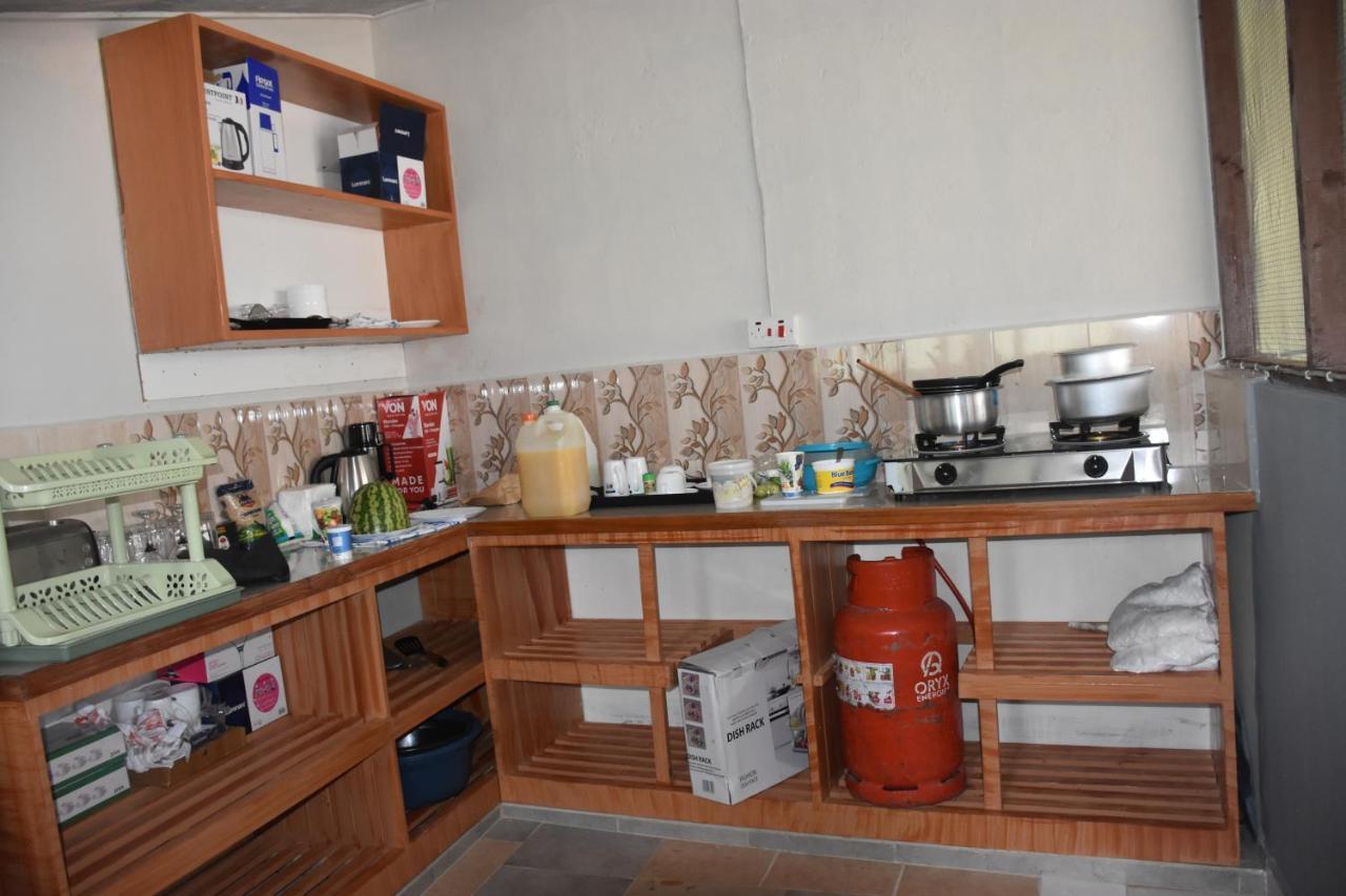 L&J Modern Backpackers Kinondoni Bed and Breakfast Dar es Salaam Eksteriør billede