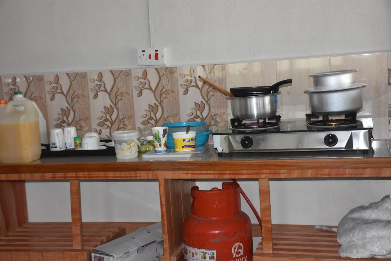 L&J Modern Backpackers Kinondoni Bed and Breakfast Dar es Salaam Eksteriør billede