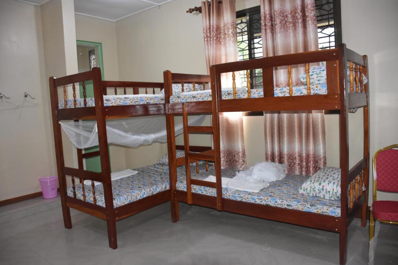 L&J Modern Backpackers Kinondoni Bed and Breakfast Dar es Salaam Eksteriør billede
