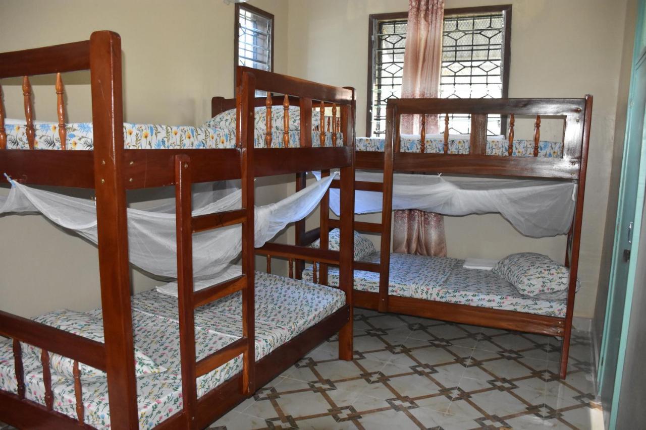 L&J Modern Backpackers Kinondoni Bed and Breakfast Dar es Salaam Eksteriør billede