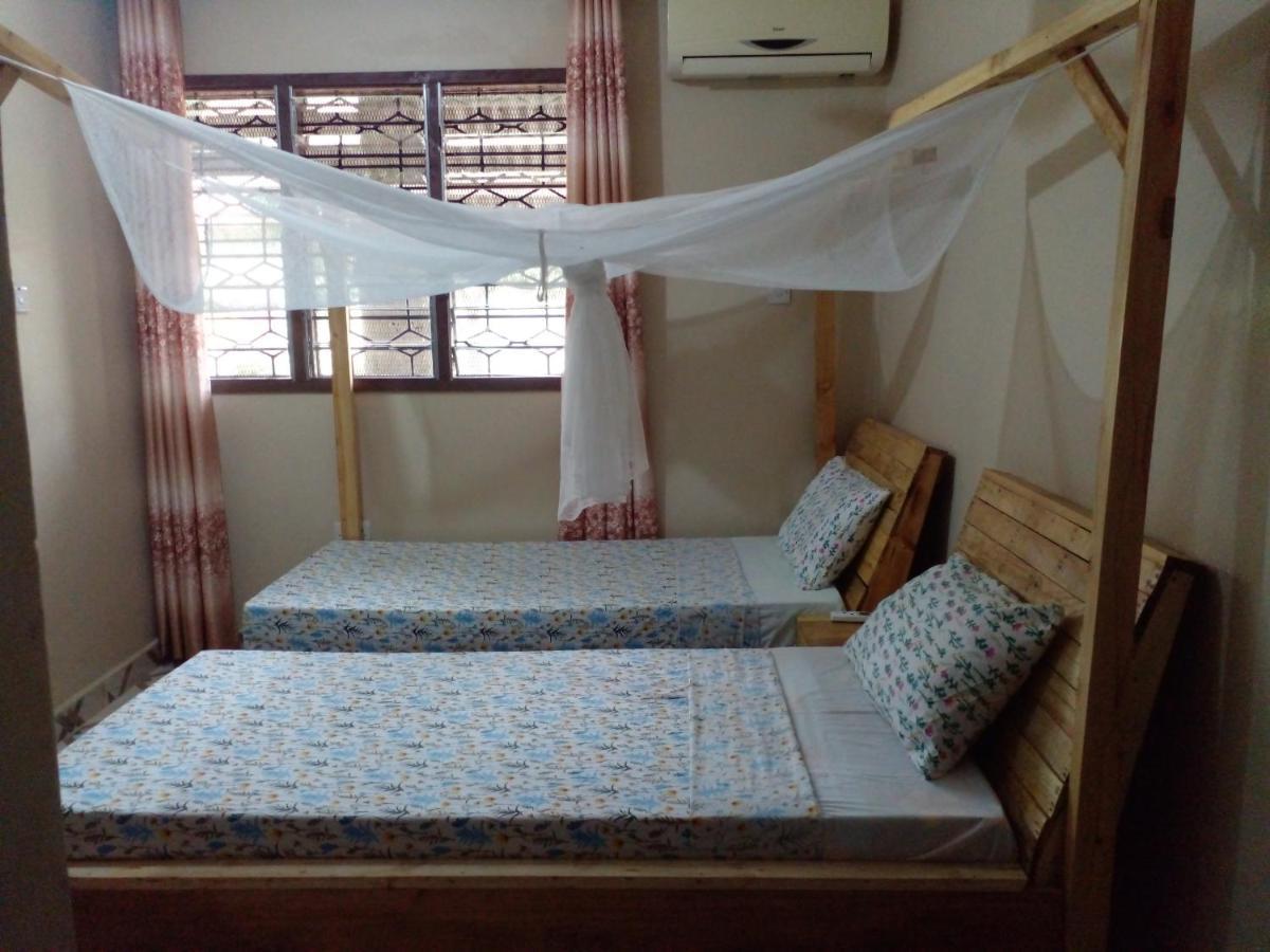L&J Modern Backpackers Kinondoni Bed and Breakfast Dar es Salaam Eksteriør billede