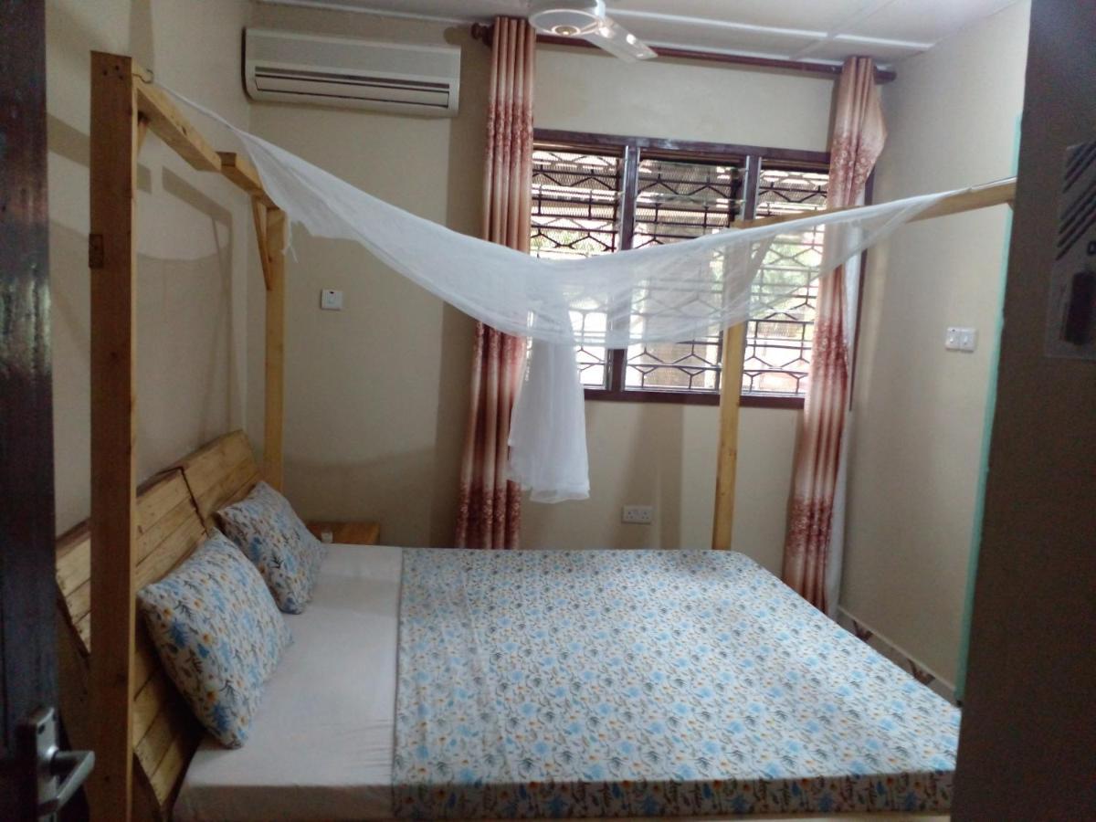 L&J Modern Backpackers Kinondoni Bed and Breakfast Dar es Salaam Eksteriør billede
