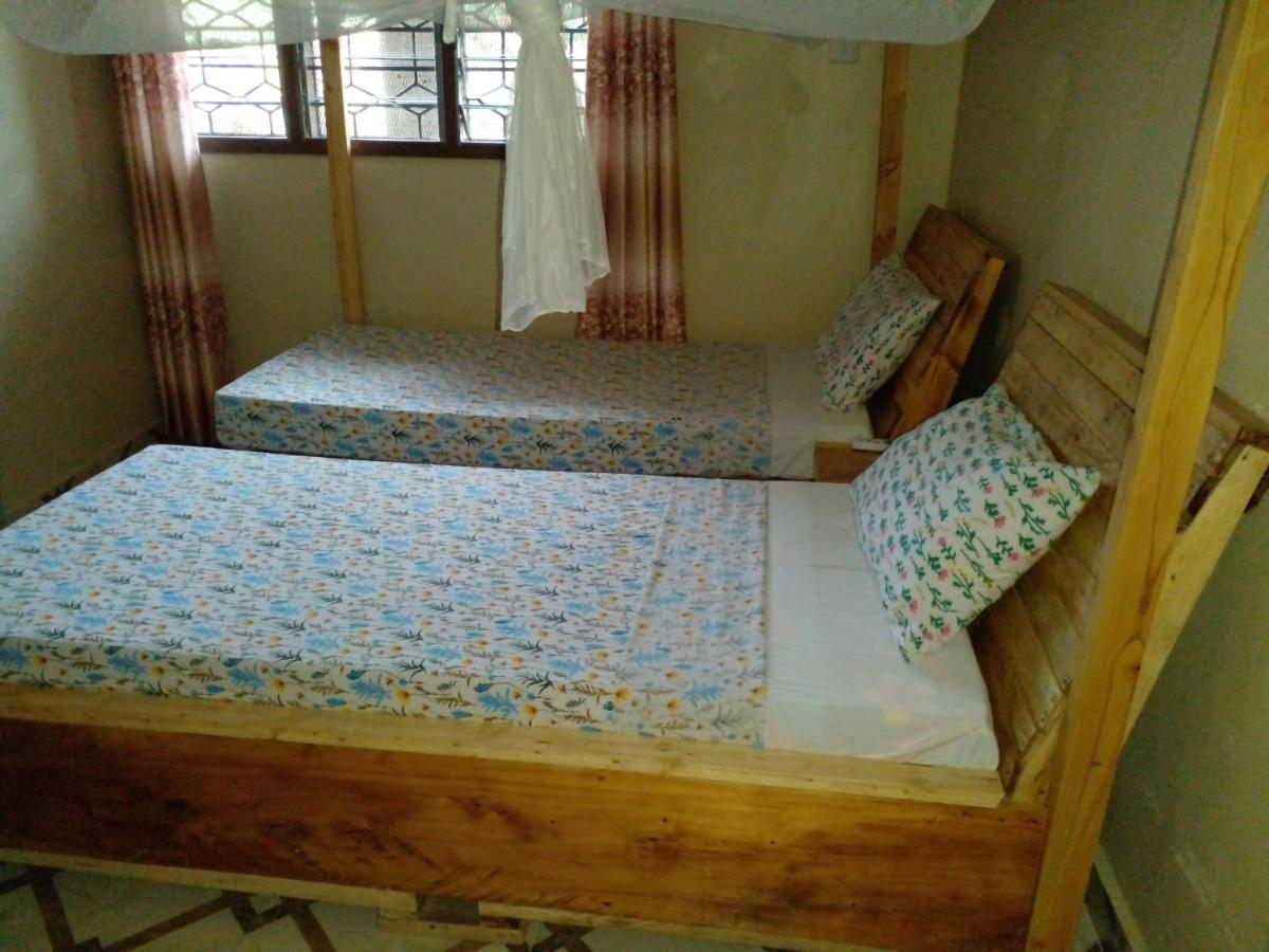 L&J Modern Backpackers Kinondoni Bed and Breakfast Dar es Salaam Eksteriør billede