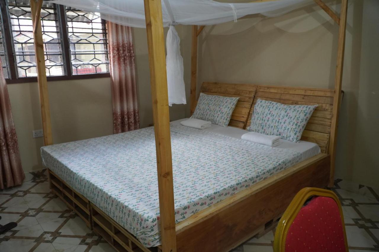 L&J Modern Backpackers Kinondoni Bed and Breakfast Dar es Salaam Eksteriør billede