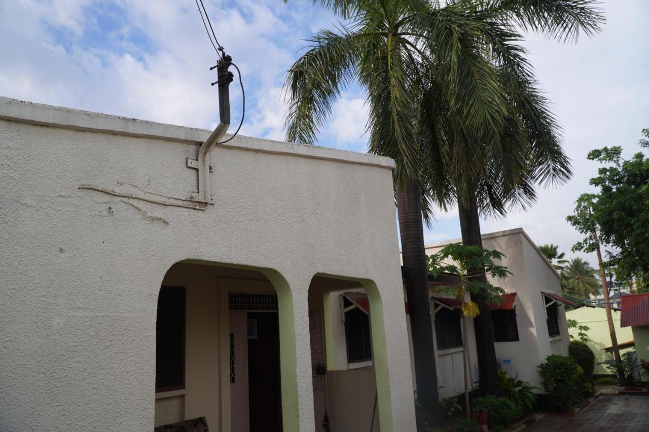 L&J Modern Backpackers Kinondoni Bed and Breakfast Dar es Salaam Eksteriør billede