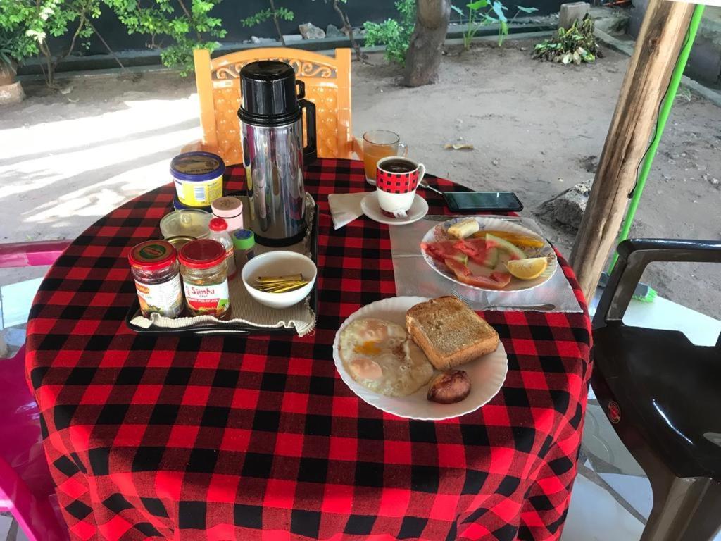 L&J Modern Backpackers Kinondoni Bed and Breakfast Dar es Salaam Eksteriør billede