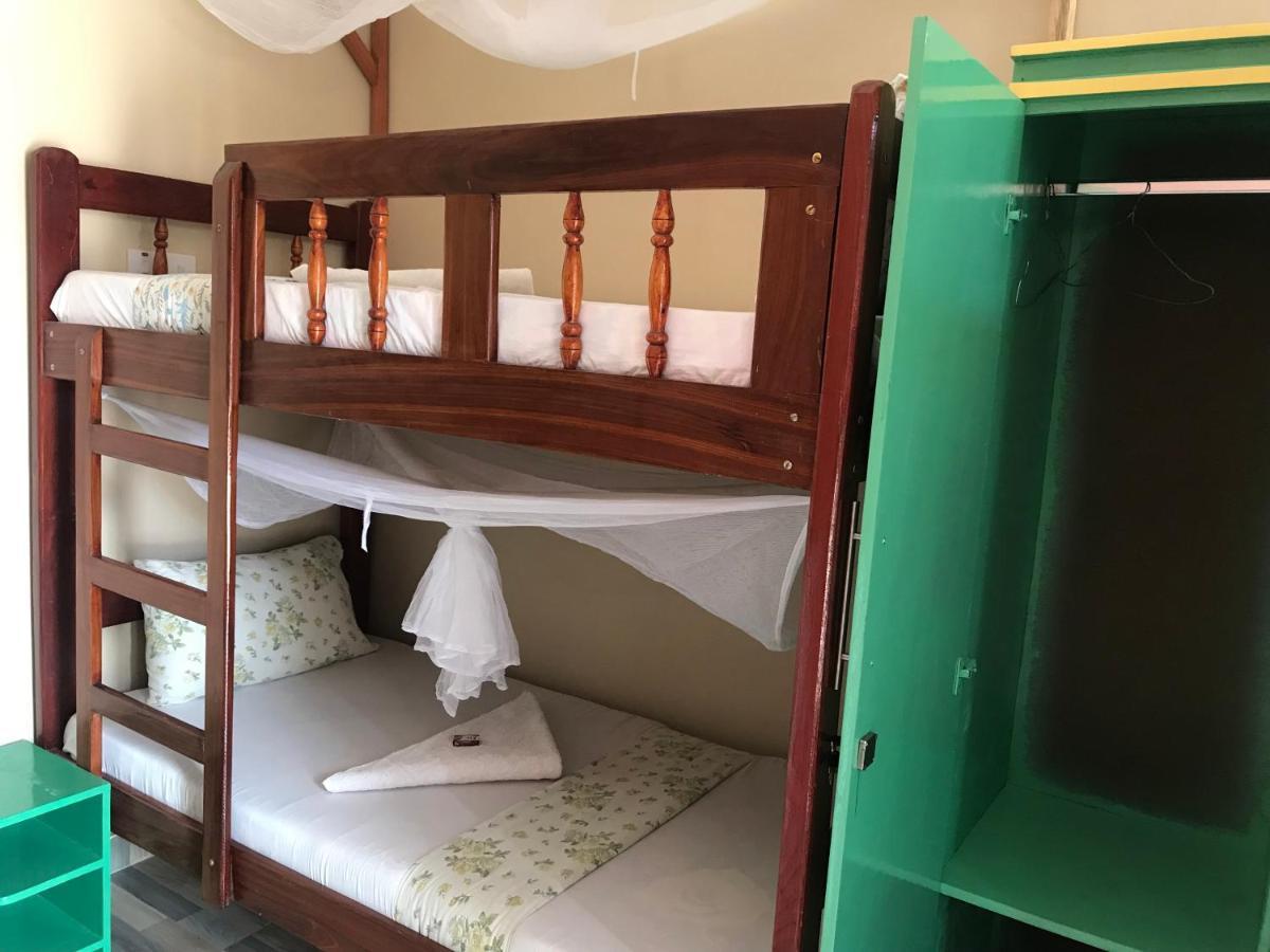 L&J Modern Backpackers Kinondoni Bed and Breakfast Dar es Salaam Eksteriør billede