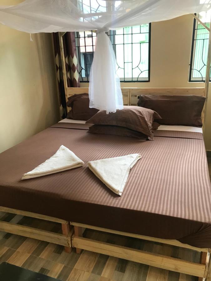 L&J Modern Backpackers Kinondoni Bed and Breakfast Dar es Salaam Eksteriør billede