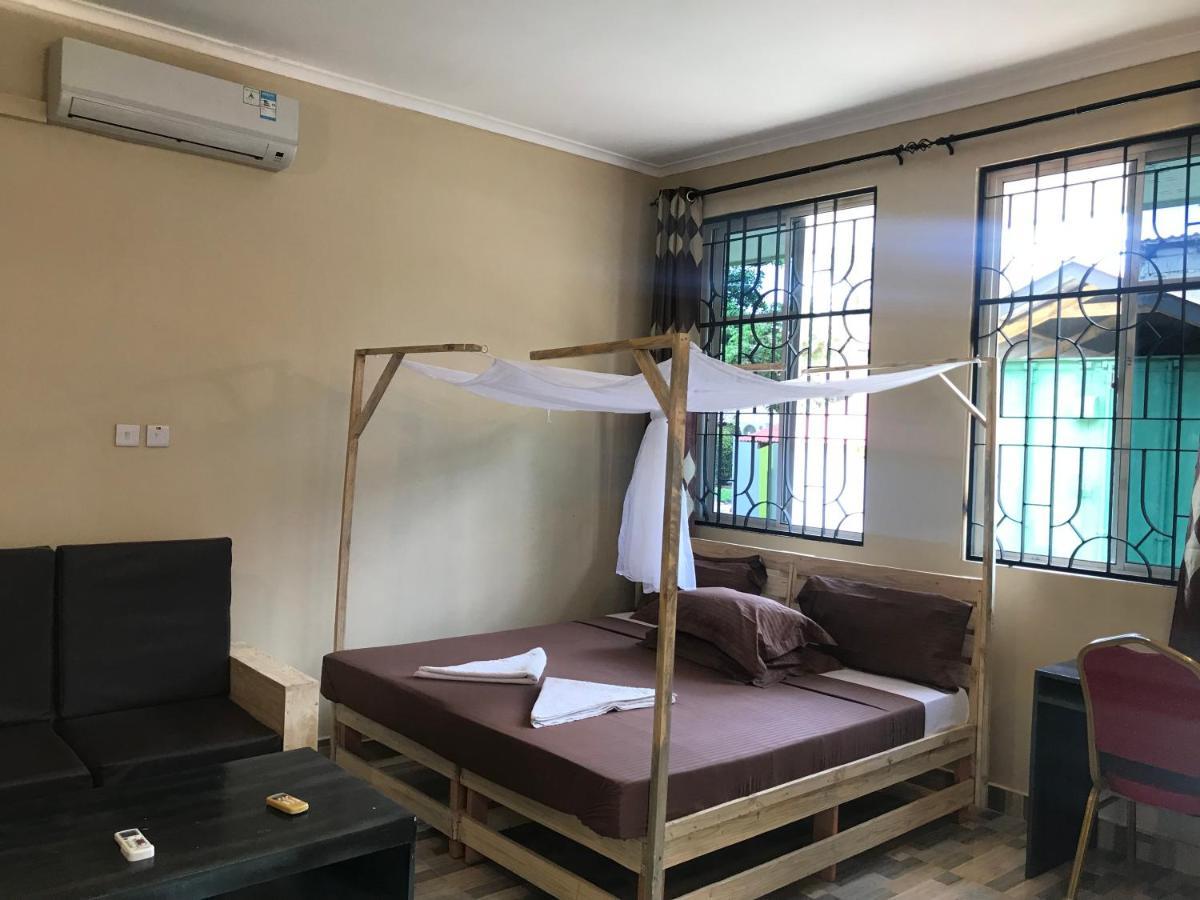 L&J Modern Backpackers Kinondoni Bed and Breakfast Dar es Salaam Eksteriør billede