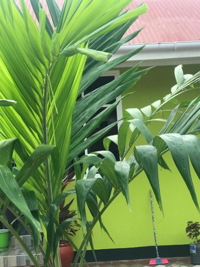 L&J Modern Backpackers Kinondoni Bed and Breakfast Dar es Salaam Eksteriør billede