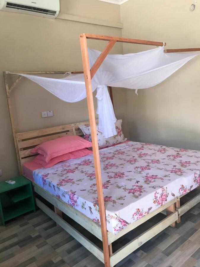 L&J Modern Backpackers Kinondoni Bed and Breakfast Dar es Salaam Eksteriør billede