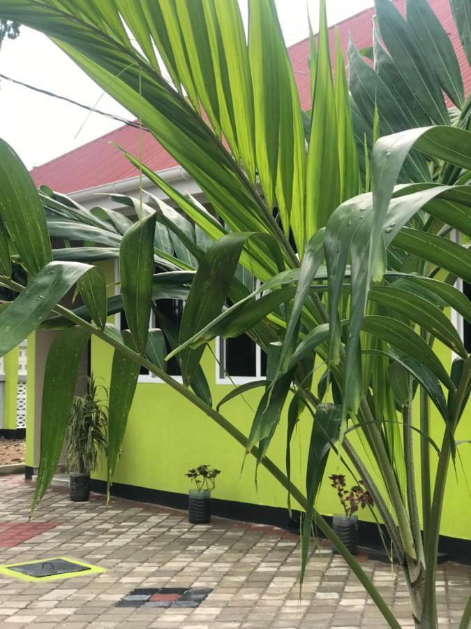 L&J Modern Backpackers Kinondoni Bed and Breakfast Dar es Salaam Eksteriør billede