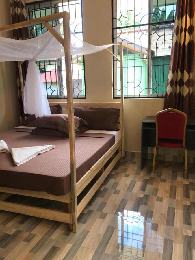 L&J Modern Backpackers Kinondoni Bed and Breakfast Dar es Salaam Eksteriør billede