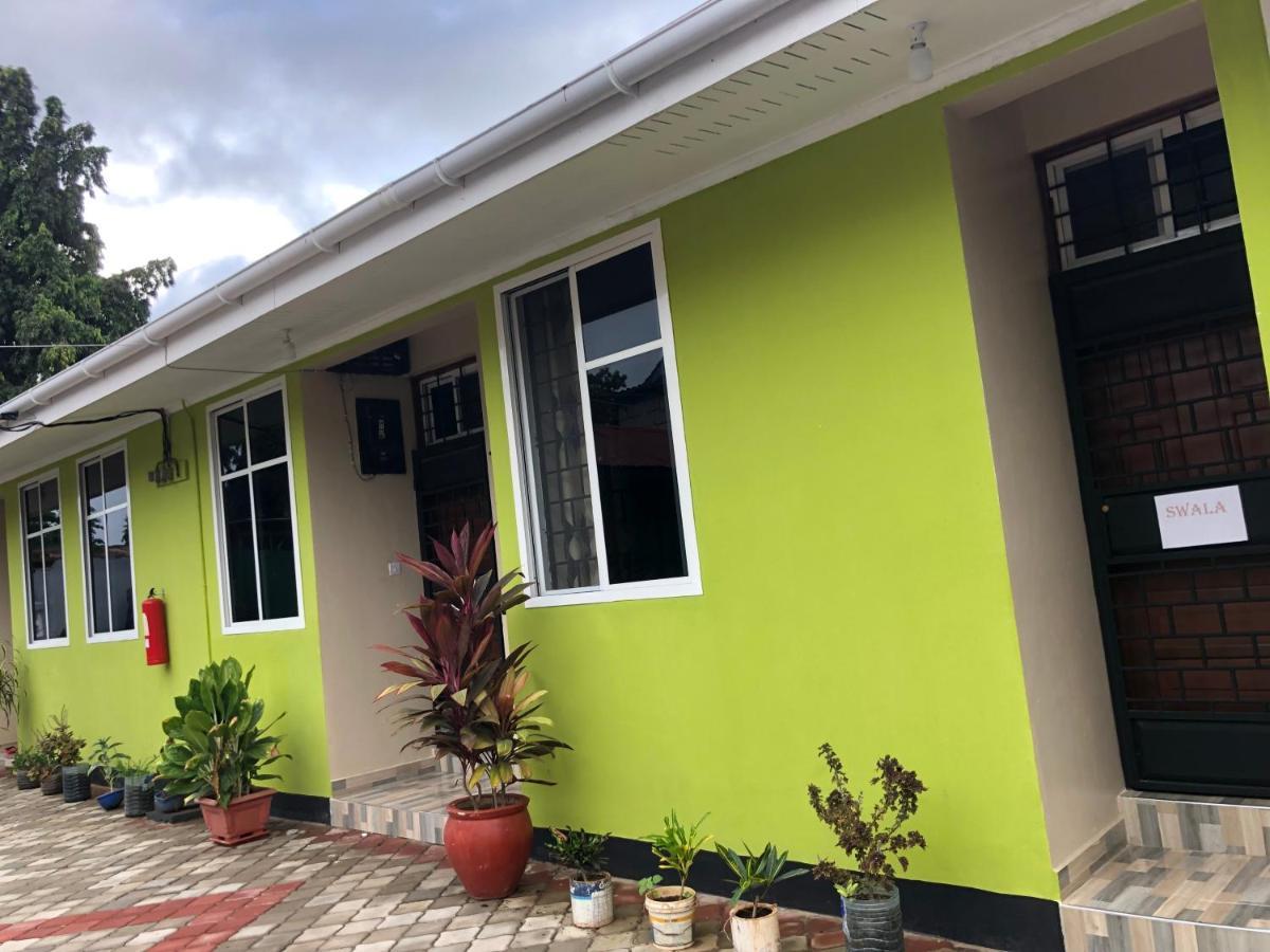 L&J Modern Backpackers Kinondoni Bed and Breakfast Dar es Salaam Eksteriør billede