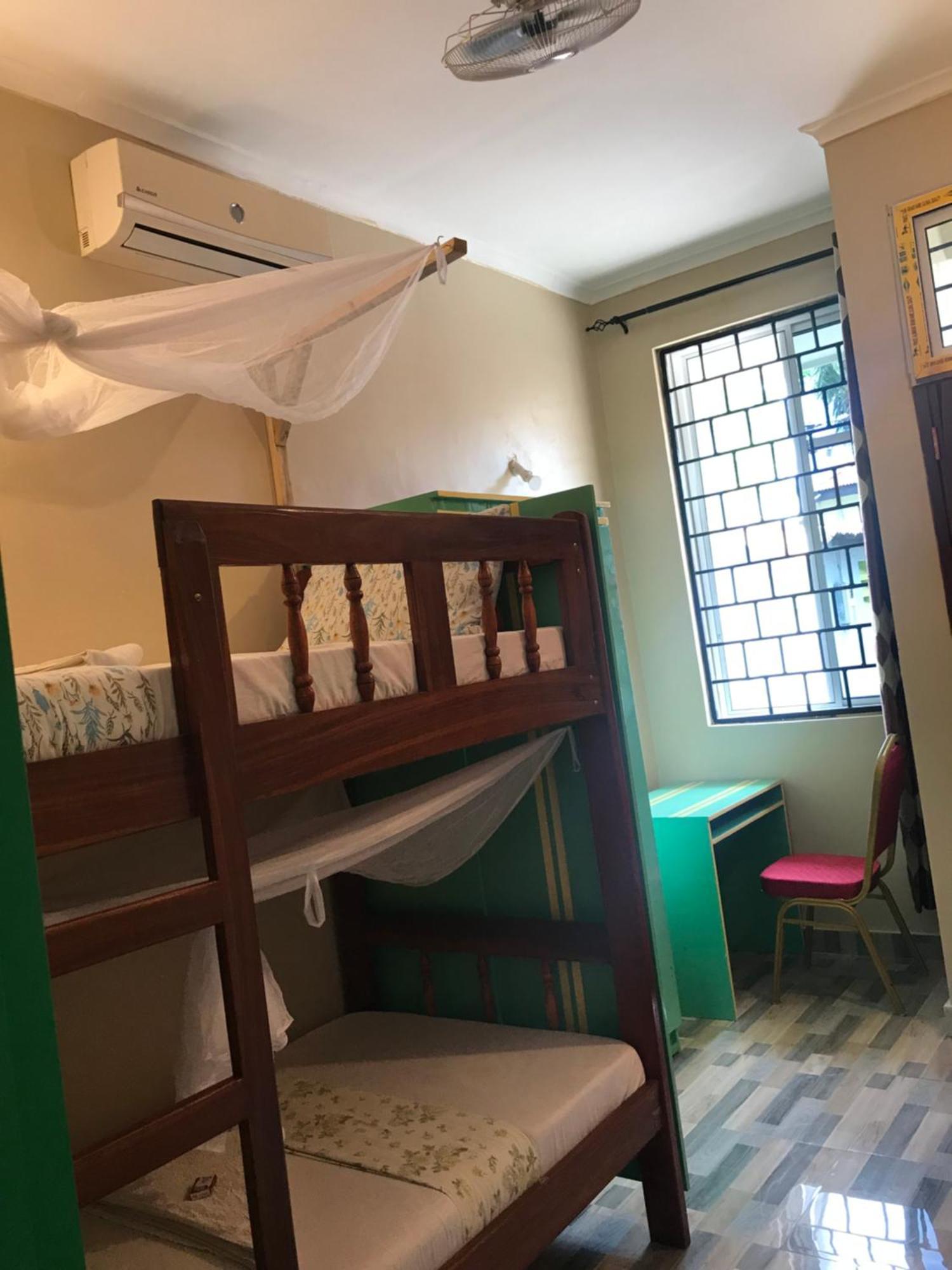 L&J Modern Backpackers Kinondoni Bed and Breakfast Dar es Salaam Eksteriør billede