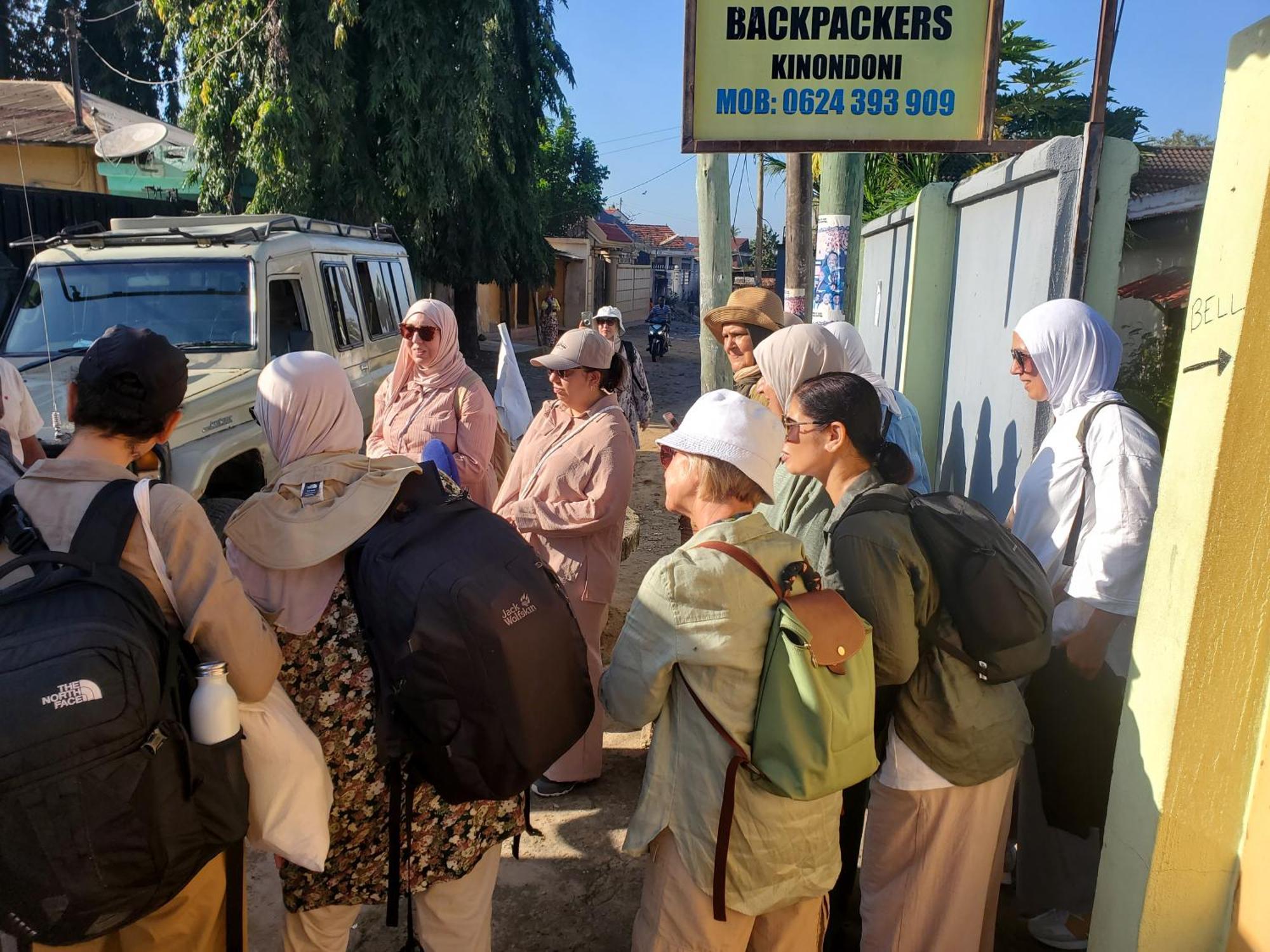 L&J Modern Backpackers Kinondoni Bed and Breakfast Dar es Salaam Eksteriør billede