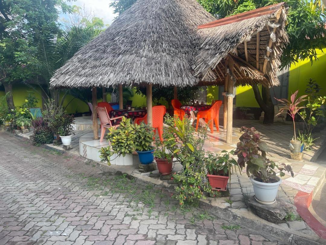 L&J Modern Backpackers Kinondoni Bed and Breakfast Dar es Salaam Eksteriør billede