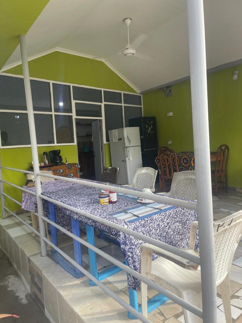 L&J Modern Backpackers Kinondoni Bed and Breakfast Dar es Salaam Eksteriør billede