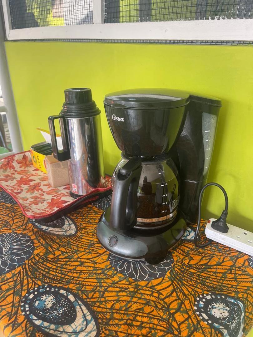 L&J Modern Backpackers Kinondoni Bed and Breakfast Dar es Salaam Eksteriør billede