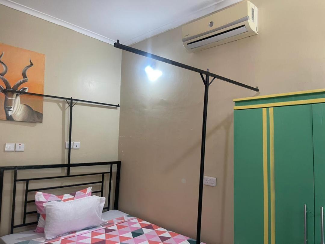 L&J Modern Backpackers Kinondoni Bed and Breakfast Dar es Salaam Værelse billede