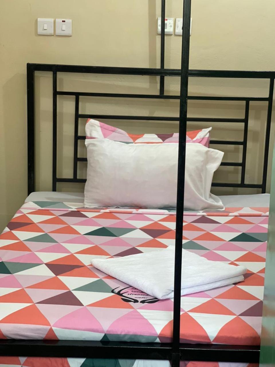 L&J Modern Backpackers Kinondoni Bed and Breakfast Dar es Salaam Værelse billede