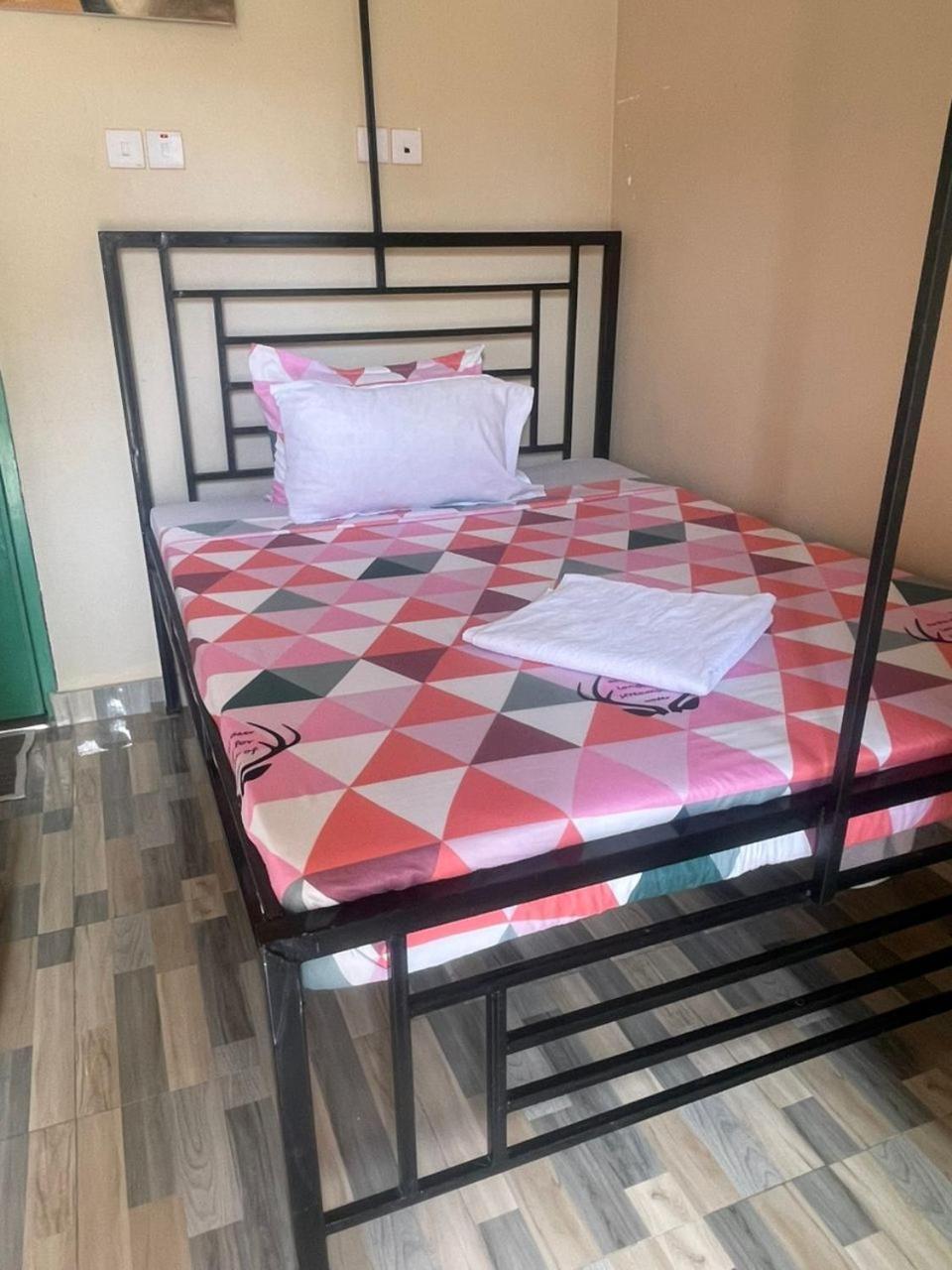 L&J Modern Backpackers Kinondoni Bed and Breakfast Dar es Salaam Værelse billede